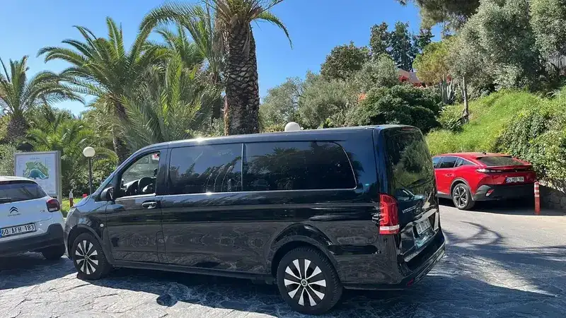Çeşme sahil ve İzmir havalimanı transfer güzergâhı — Ege turizmi görseli