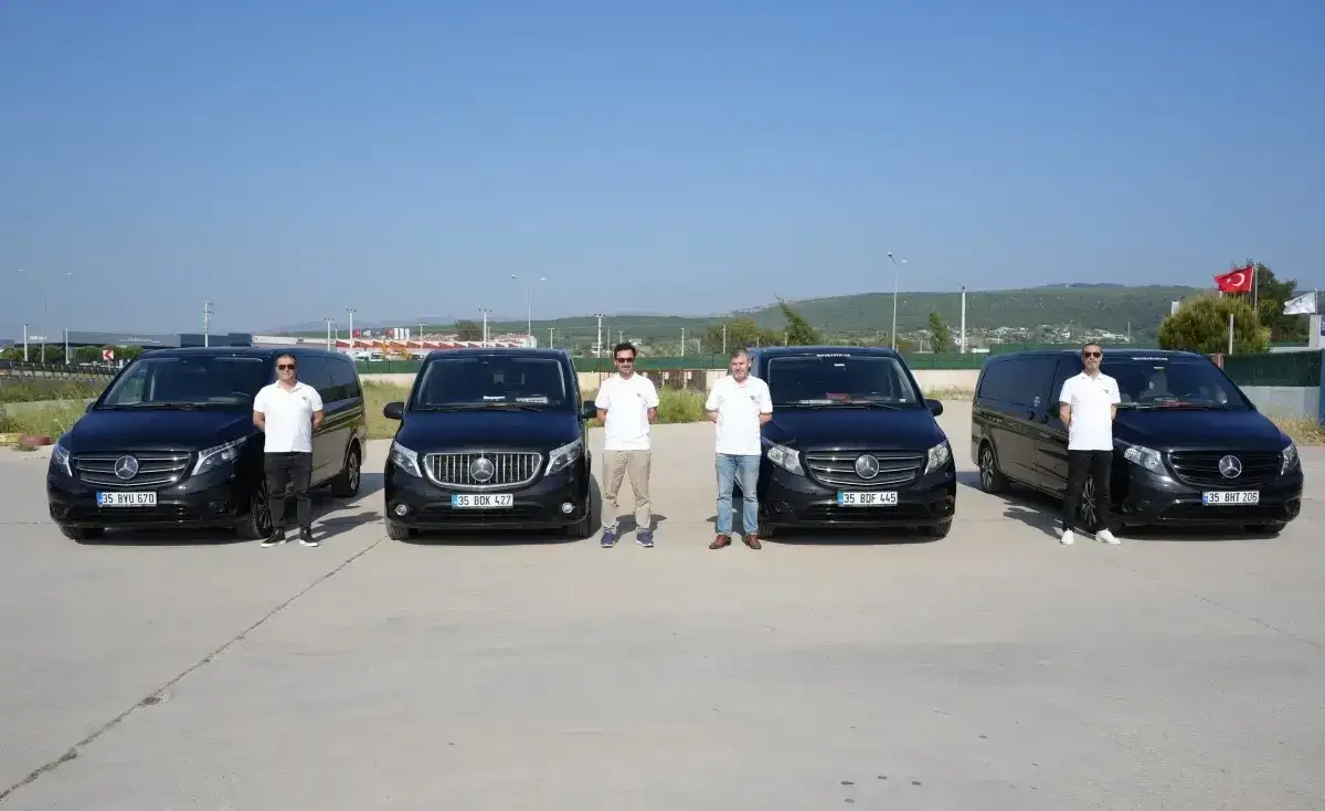 VIP VIP Transfer - TÜRSAB 13692 Belgeli İzmir Havalimanı VIP Transfer - Mercedes VIP Araç