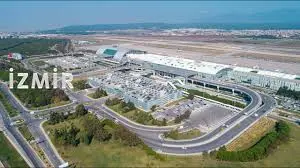 Aileler için geniş ve güvenli transfer araçları ile İzmir Havalimanı’ndan huzurlu yolculuk.