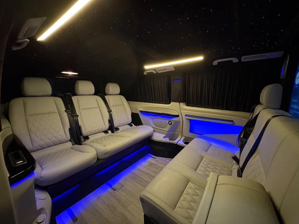 Premium van ic mekan turuncu VIP koltuklar